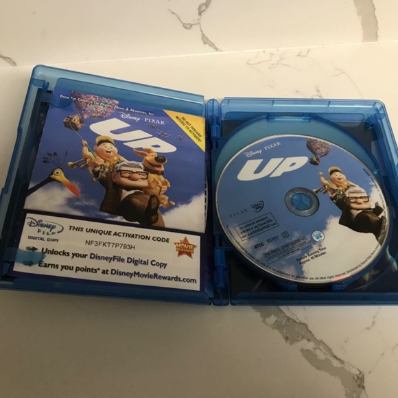 Disney Pixar DVD Blu-Ray UP 4 Disc set - Picture 4 of 5